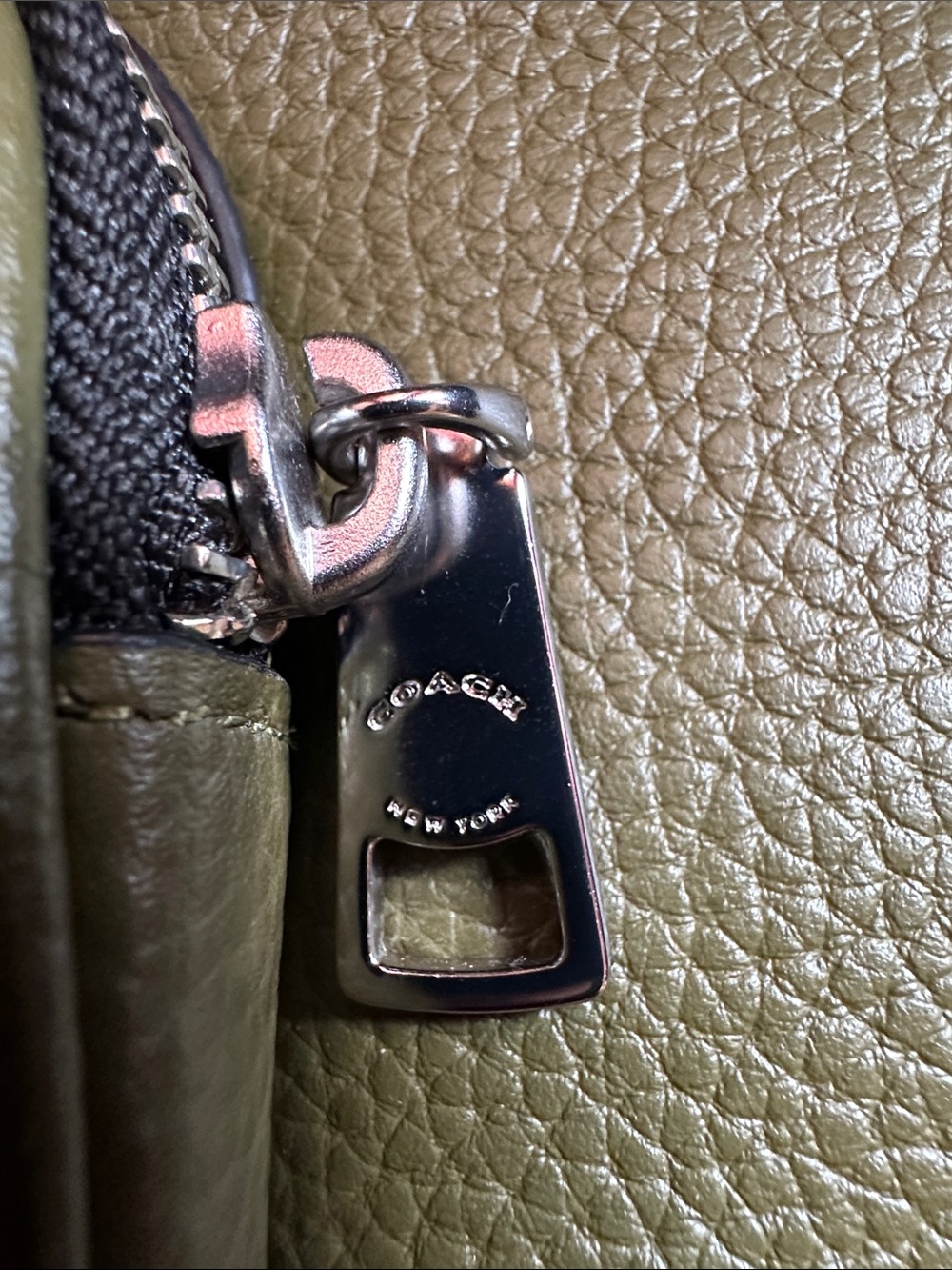 Coach Finn Olive Pebbled Leather Unisex Crossbody Bag with Pockets /FINAL PRICE - Picture 7 of 14
